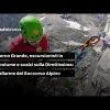 Corno Grande, escursionisti in costume e scalzi sulla Direttissima