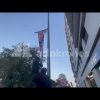 Corteo a Milano, manifestanti strappano cartello elettorale della Lega