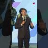 “Fate silenzio!” Macron si arrabbia per il caos in sala in Kenya