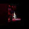 Noemi sul palco con le stampelle: “Mi è mancato cantare”
