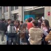 “”Vogliamo un cambiamento””, a Milano giovani in fila al consolato spagnolo per votare