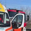 Scontro tra bus pieno di studenti e un’auto ad Arignano, un morto e una ventina di contusi