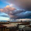 Maltempo, cieli grigi e Ottobrata: il meteo spacca l’Italia
