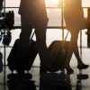 Lasciano il figlio di 10 anni in aeroporto: “Noi partiamo”