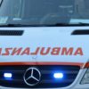 Auto si ribalta e finisce contro B&B a Roma, 5 feriti