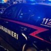 In fuga da posto di blocco travolgono coppia in auto, morto un 56enne
