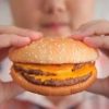 Alimentazione, peggiora dieta italiani, Iss ‘meno qualità e più cibi ultra-processati’