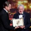 Cannes, DiCaprio consegna Palma d’Oro a De Niro: “Ha ispirato tutti noi”