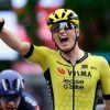 Giro d’Italia 2025, Kooij vince in volata la dodicesima tappa. Del Toro ancora rosa