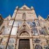 JR trasforma la facciata del Duomo di Napol in un mosaico di volti e storie