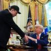 Musk, show per salutare Trump tra occhio nero e t-shirt del Padrino