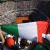 Sinner, un bambino ‘carota’ e un “forza Juve” per Bastoni: cori e cartelloni al Foro