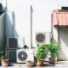 Caldo e caro bollette, consigli per risparmiare con il condizionatore