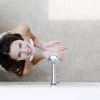 Doccia fredda o calda in estate? Ecco la risposta