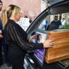 I funerali di Alvaro Vitali oggi a Roma, l’ultimo saluto di Stefania Corona