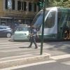 Roma, microcar fa inversione su binari a Trastevere: investita dal tram – Video
