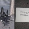 Torino, picconate contro la sede Fratelli d’Italia: olio esausto e volantini minatori – Foto