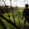 Ucraina, soldati usano reti da pesca per difendersi dai droni russi