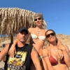 Aurora Ramazzotti in vacanza con Michelle e Eros: “Questione di famiglia”