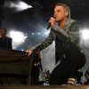 Robbie Williams e lo sfogo sulla malattia dei genitori: “Non sono pronto per questo”