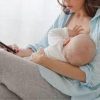 Settimana dell’allattamento, decalogo Iss per la poppata in vacanza