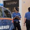 Roma, furto nella boutique Valentino in pieno centro: rubate 30 borse