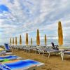 Spiagge vuote? Gassmann bacchetta i balneari: “Abbassate i prezzi”