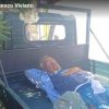 Stromboli, si frattura il femore ma non c’è ambulanza: trasportato in motoape