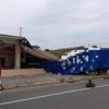 Tir sfonda un caseificio dopo lo scontro con un’auto: un morto e due feriti a Capalbio