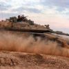 Israele prepara attacco a Gaza City, ammassati centinaia di tank e blindati: prosegue fuga palestinesi