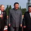 Parata della vittoria a Pechino, Xi accoglie Putin e Kim. Trump: “Cospirate contro Usa”