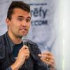 “Stava rispondendo alla mia domanda”, la testimonianza dell’ultimo a parlare con Charlie Kirk