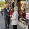 70enne sotto sfratto si ‘accampa’ davanti a ministero via Arenula, Sisto la incontra: “Verifiche sul caso”