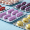 Carenza di antibiotici, lo studio: “Tra le cause aumento costi produzione e calo prezzi”
