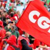 Cgil scende in piazza, in migliaia a Roma per ‘La via maestra’: “Lavoro, pace, Costituzione”