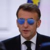 Macron e gli occhiali da sole: “Ho un problema all’occhio”