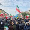 Iran, proteste di fronte al consolato di Milano: “Viva lo Shah”