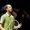 Medvedev, show a Rotterdam contro… le palline