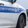 Roma, scontro tra autocarro e moto in via Ardeatina: muore un 43enne