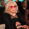 Amanda Lear a Belve: “Dalì era impotente, Bowie? Faceva un po’ schifo…”