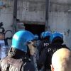 Adescata, segregata e costretta a violenze sessuali di gruppo per tre giorni: 5 fermi a Roma