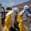 Ebola, Save the Children: “Virus avanti a velocità mai vista prima. Un morto su 4 è un bambino”
