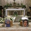 L’ultimo saluto a madre e figlio uccisi a fucilate, Camaiore si stringe nel dolore