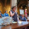 Palio di Siena, il Masgalano 2026 opera di Antonio Benocci