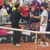 Roland Garros, la semifinale non si gioca? Cobolli si allena con un tifoso sul Centrale