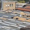 Roma, denuncia pagina Fb ‘Morti di lavoro’: “Parapetti ma operai senza caschetto su edificio Roma Tre”