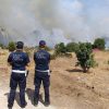 Roma, vasto incendio vicino via lido di Castel Porziano: vigili in azione