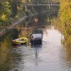 Tragedia a Senago, auto con 9 giovani a bordo finisce in un canale: tre morti