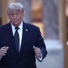 Trump e la diplomazia dell’insulto, da Meloni al Papa l’attacco come strumento politico