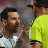 Argentina, Messi litiga con l’arbitro: “Non mancarmi di rispetto”
